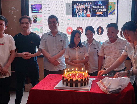 每月员工生日会